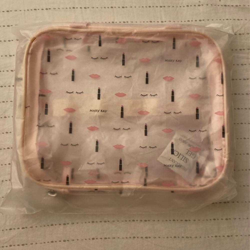 Special Edition Mary Kay Travel Color Bag